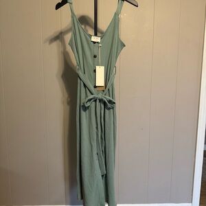 Chic Sleeveless Midi Dress in Sage Green